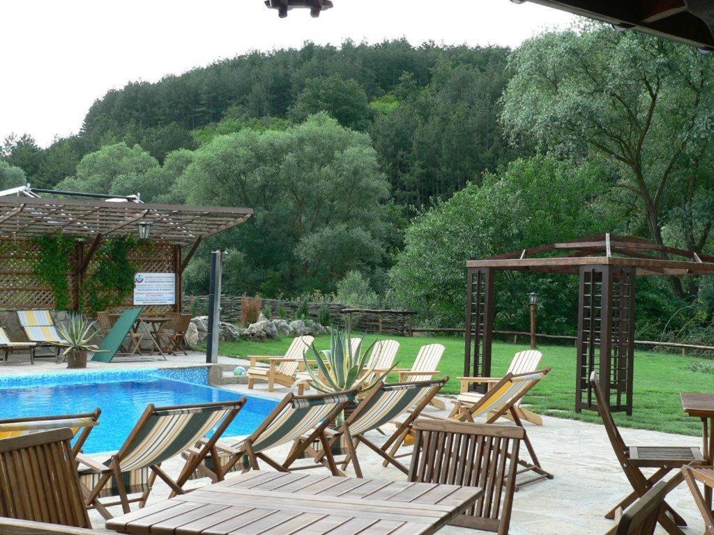 за каравани и кемпери барите - Caravan Pitch Park Barite Кемпинг